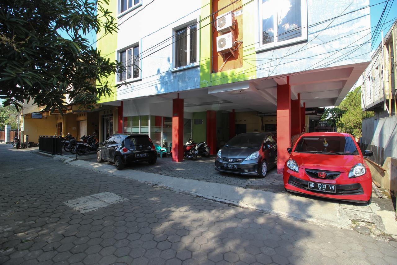 Reddoorz Plus Near Lippo Plaza Jogjakarta Hotel Exterior foto