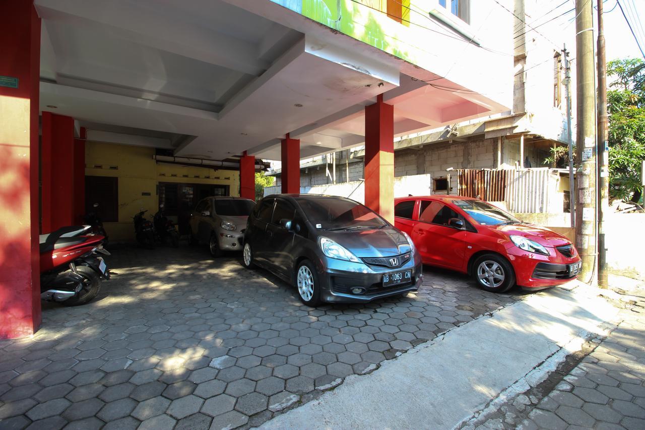 Reddoorz Plus Near Lippo Plaza Jogjakarta Hotel Exterior foto